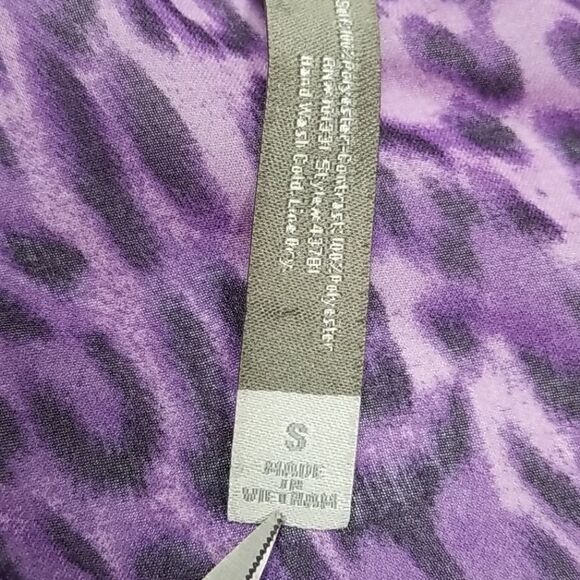 🎁5/$25 Charlotte Russe Blouse Women's Small Purple Leopard Print Black Trim - Picture 5 of 7